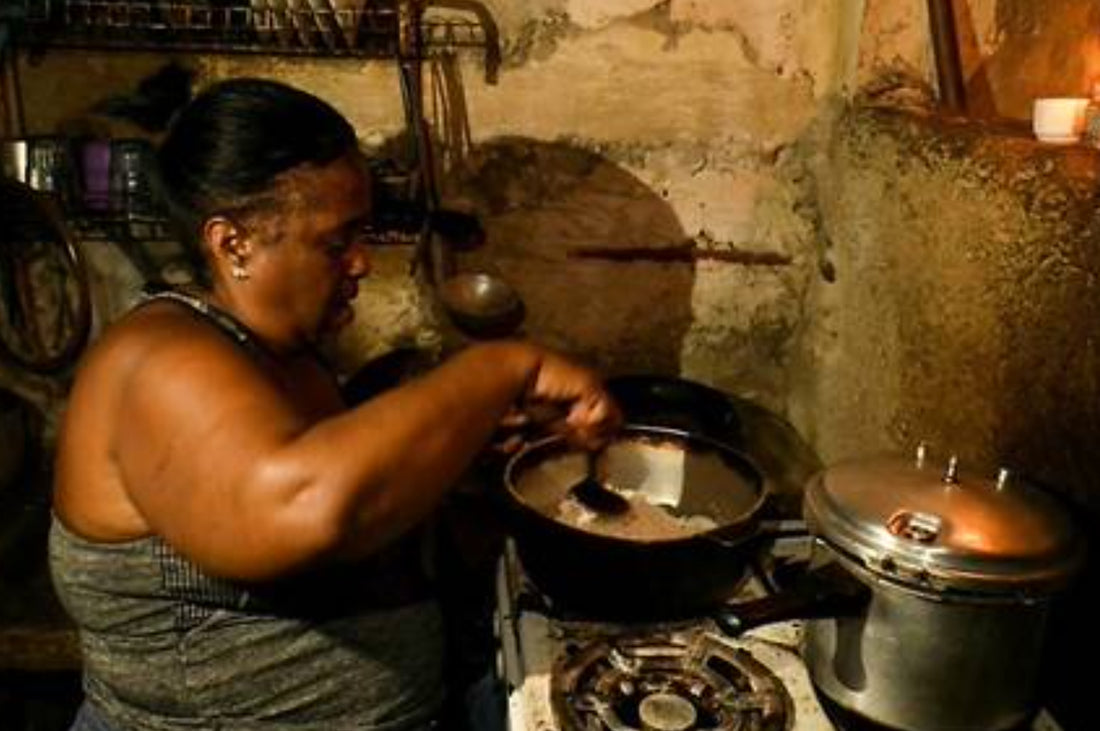En Cuba, se trata de sobrellevar la situación mientras se espera que vuelva la electricidad